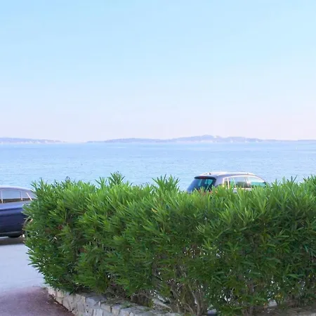 Les Baux 1 * Санари-сюр-Мер